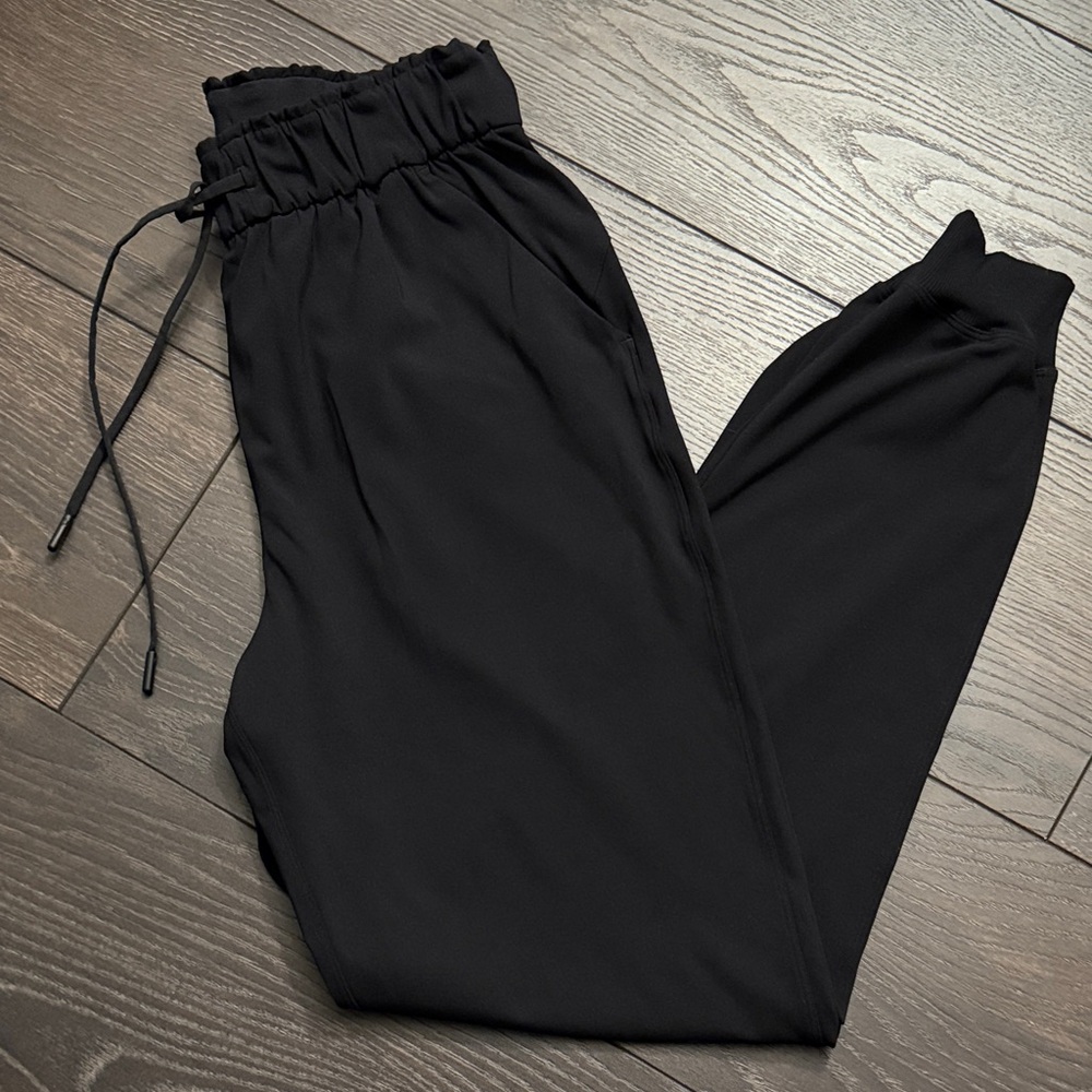 Lululemon Stretch High Rise Joggers in Black